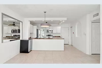 777 John Ringling Boulevard #2, Sarasota, FL 34236 - Photo 10