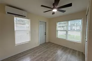 5680 28th St N, Saint Petersburg, FL 33714 - Photo 8