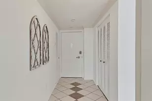1212 Benjamin Franklin Dr, Sarasota, FL 34236 - Photo 6
