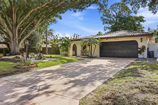 624 St Andrews Dr, Sarasota, FL 34243 - Photo 2