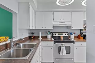 7364 Cloister Dr, Sarasota, FL 34231 - Photo 4