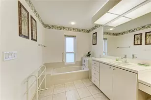 3952 Wilshire Cir E, Sarasota, FL 34238 - Photo 28
