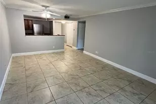 2755 Coconut Bay Ln Ln, Sarasota, FL 34237 - Photo 4