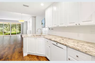 7632 Bergamo Avenue, Sarasota, FL 34238 - Photo 18