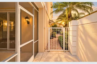 7632 Bergamo Avenue, Sarasota, FL 34238 - Photo 4