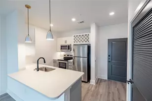 1420 Lakefront Dr, Sarasota, FL 34240 - Photo 4