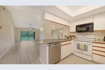 7652 Eagle Creek Drive #7598, Sarasota, FL 34243 - Photo 18