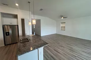 3504 74th Ave Cir E, Sarasota, FL 34243 - Photo 4