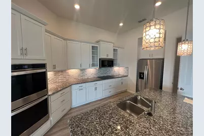 3504 74th Avenue Circle E, Sarasota, FL 34243 - Photo 8
