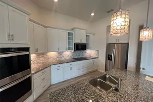 3504 74th Ave Cir E, Sarasota, FL 34243 - Photo 8