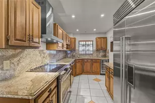 1100 Benjamin Franklin Dr, Sarasota, FL 34236 - Photo 16