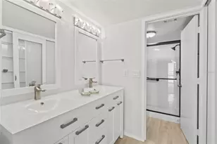 1601 Bayhouse Point Dr, Sarasota, FL 34231 - Photo 24