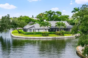 500 Venice Ln, Sarasota, FL 34242 - Photo 2