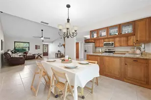 2328 Spring Oaks Cir, Sarasota, FL 34234 - Photo 12