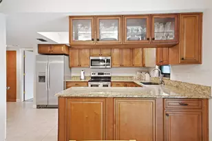 2328 Spring Oaks Cir, Sarasota, FL 34234 - Photo 14
