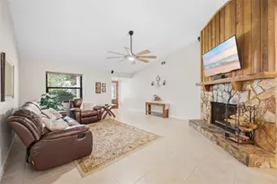 2328 Spring Oaks Cir, Sarasota, FL 34234 - Photo 8