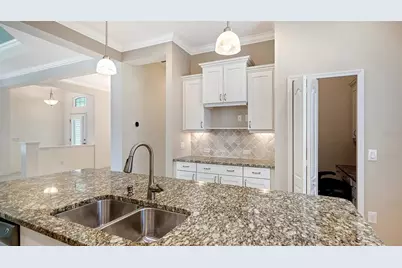 7159 Westhill Court, Lakewood Ranch, FL 34202 - Photo 18