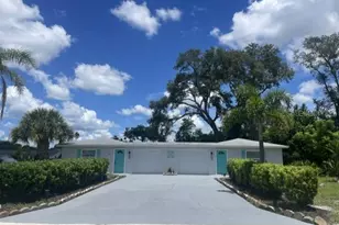 2229 Montclair Dr, Sarasota, FL 34231 - Photo 2