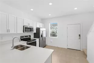 8724 Daybreak St, Sarasota, FL 34241 - Photo 10