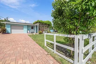 1831 Bayshore Dr, Terra Ceia, FL 34250 - Photo 4