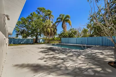 203 22nd Street NE, Bradenton, FL 34208 - Photo 16