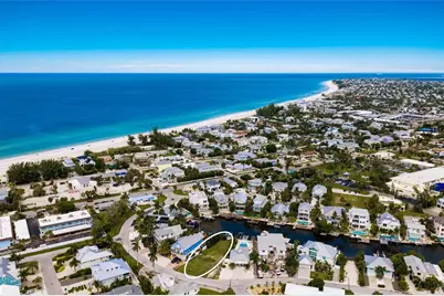 214 S Harbor Drive, Holmes Beach, FL 34217 - Photo 4