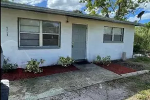2305 Mango Ave, Sarasota, FL 34234 - Photo 10