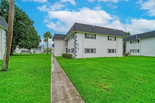 303 47th Ave Dr W, Bradenton, FL 34207 - Photo 2