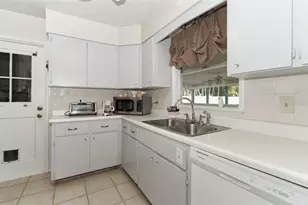 2141 Sunnyside Ln, Sarasota, FL 34239 - Photo 8