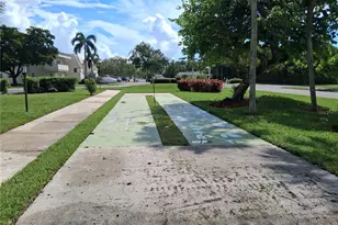 7231 W Country Club Dr N, Sarasota, FL 34243 - Photo 22