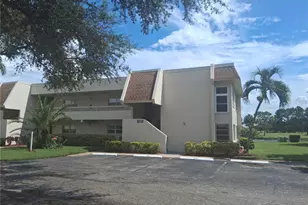 7231 W Country Club Dr N, Sarasota, FL 34243 - Photo 2