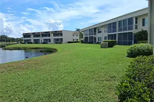 7231 W Country Club Dr N, Sarasota, FL 34243 - Photo 18