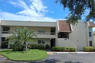 7231 W Country Club Dr N, Sarasota, FL 34243 - Photo 1