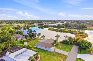 3667 Carol Ln, Sarasota, FL 34238 - Photo 4