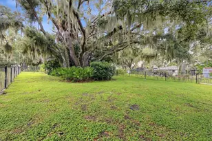 7963 N Leewynn Dr, Sarasota, FL 34240 - Photo 32