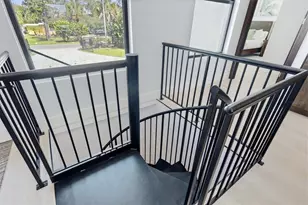3920 Roberts Point Rd, Sarasota, FL 34242 - Photo 48