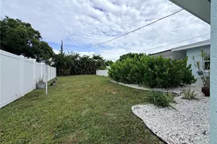 215 60th St NW, Bradenton, FL 34209 - Photo 6