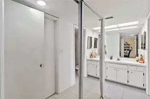 618 Bird Bay Dr S, Venice, FL 34285 - Photo 24