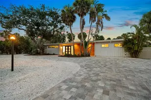 4879 Commonwealth Dr, Sarasota, FL 34242 - Photo 34