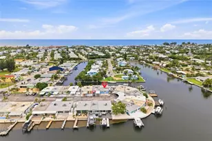 28 Seaside Ct, Holmes Beach, FL 34217 - Photo 4