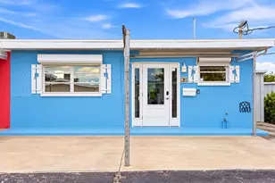 28 Seaside Ct, Holmes Beach, FL 34217 - Photo 2