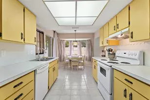 3378 Kenmore Dr, Sarasota, FL 34231 - Photo 4