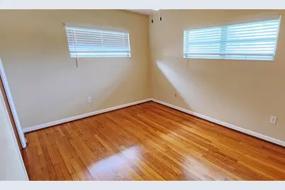 1901 6th Street W, Palmetto, FL 34221 - Photo 8