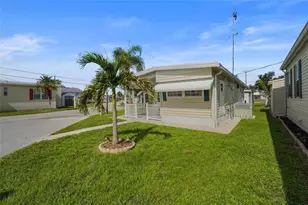 2055 Champion St, Sarasota, FL 34231 - Photo 4