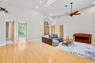 4424 Friar Tuck Ln, Sarasota, FL 34232 - Photo 6