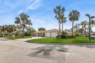 531 N Spoonbill Dr, Sarasota, FL 34236 - Photo 2