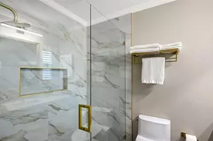 7137 Westmoreland Dr, Sarasota, FL 34243 - Photo 38