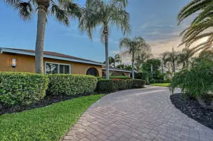7137 Westmoreland Dr, Sarasota, FL 34243 - Photo 6