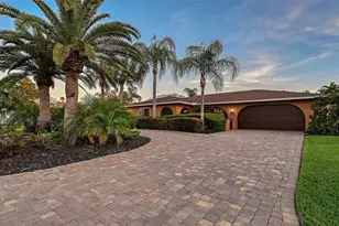 7137 Westmoreland Dr, Sarasota, FL 34243 - Photo 1