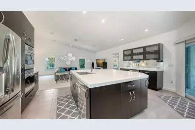 6948 Stetson Street Circle, Sarasota, FL 34243 - Photo 10